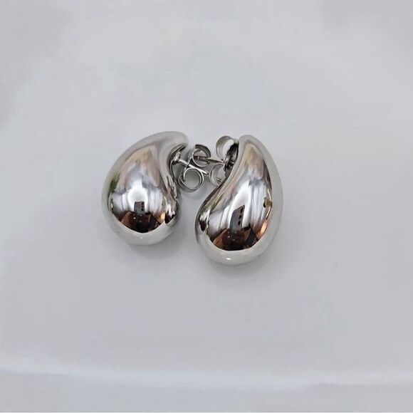 NWT Chunky Silver Tone Drop Earrings High Polish Waterdrop Statement Jewelry - Picture 4 of 5
